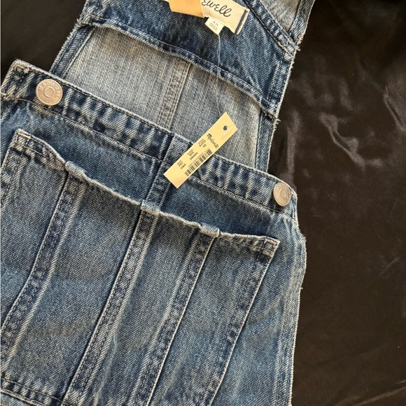 Never worn - Picture 1 of 5